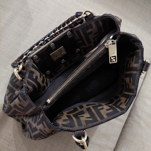 Fendi zucca shoulder bag. - Picture 4 of 6